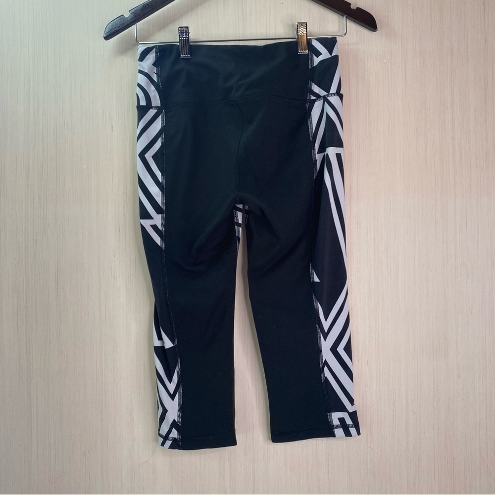 Victoria’s Secret Women’s VSX Sport Capris Yoga Leggings Black/White Small - Picture 2 of 5